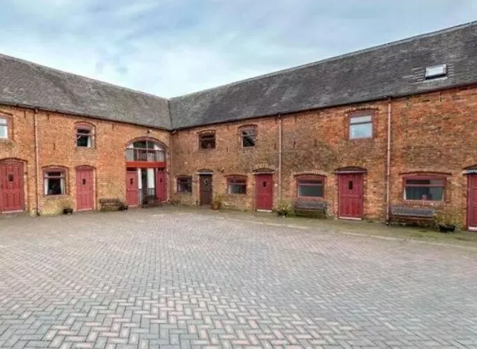Meadow View Cottage - Cosy, Romantic & 20 Mins From Alton Towers